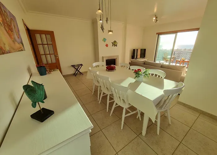 Quinta Rosas - And Mountain Buarcos